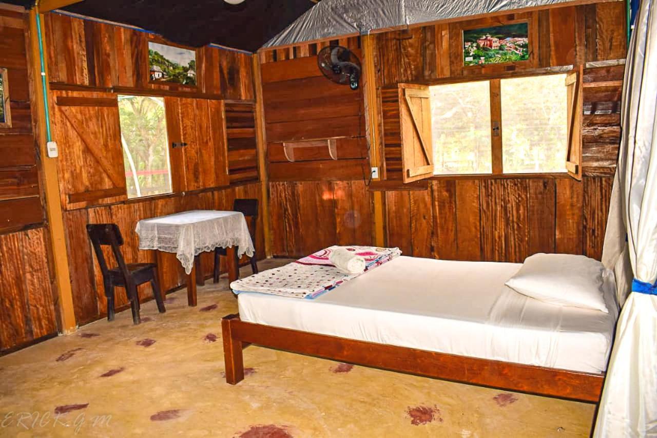 Hostal Cano Nevera La Macarena Extérieur photo