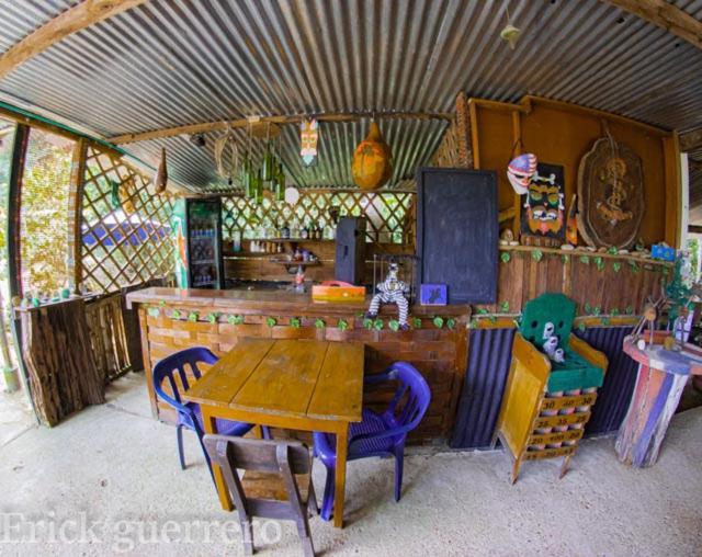 Hostal Cano Nevera La Macarena Extérieur photo