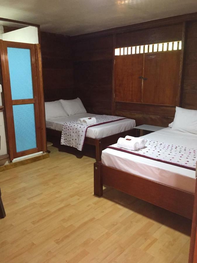 Hostal Cano Nevera La Macarena Extérieur photo