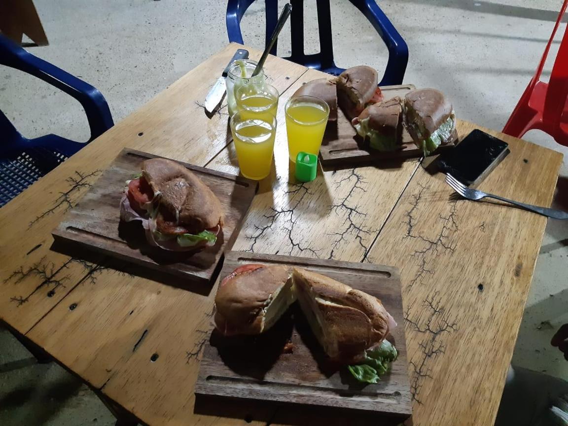 Hostal Cano Nevera La Macarena Extérieur photo